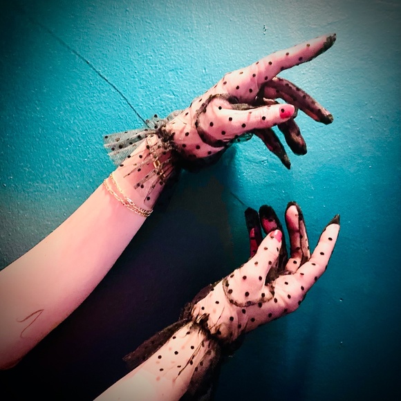 New! Sheer Polka Dot Ruffle Gloves - Picture 3 of 12